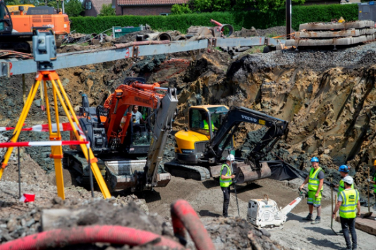 Inschuiven van fietstunnel Hooilaart